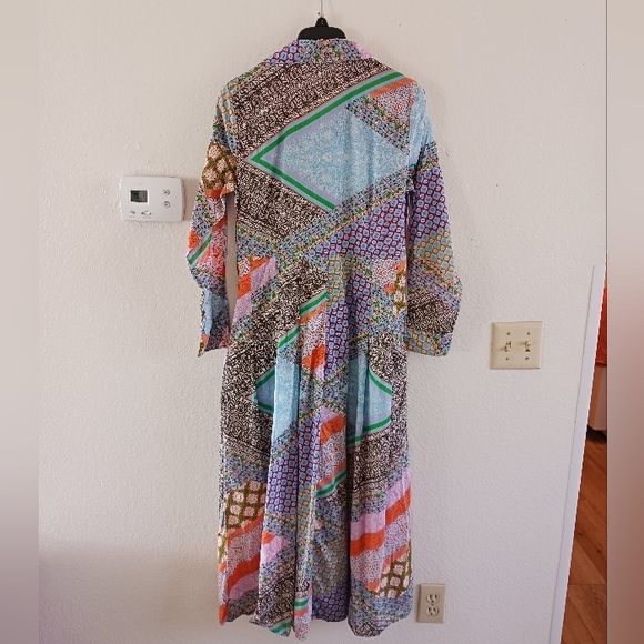 Women's A-Line Contrast Print Maxi Dress - Picture 5 of 6